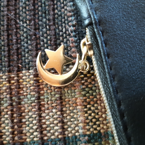 Ipsy bag and four items - Picture 2 of 11